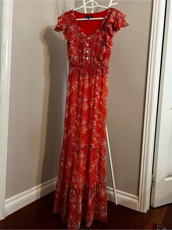 Luxology Dresses & Skirts - Luxology Red V-Neck Floral Top with Button Detail